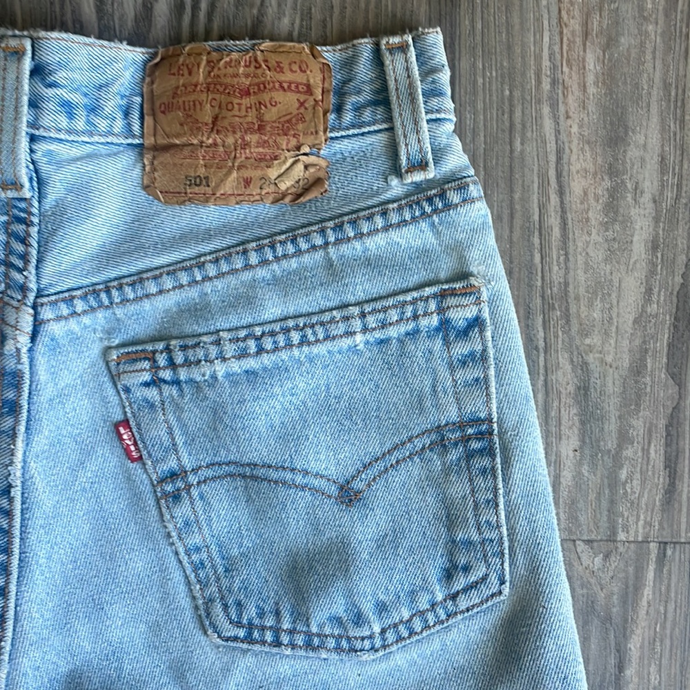 LEVI HIGH WAISTED SHORTS 💎